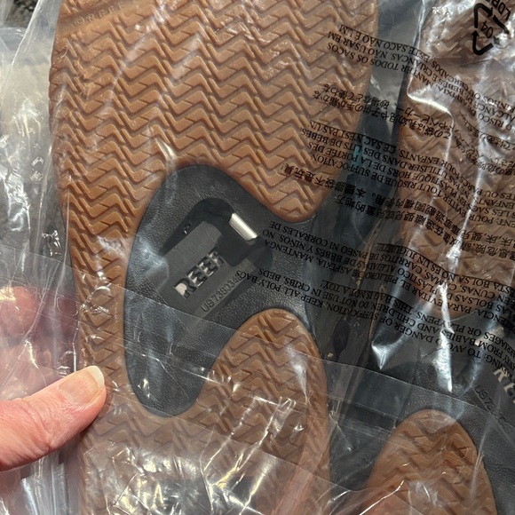 Reef Black Silver Flip-Flops with the bottle openers! - Picture 3 of 6